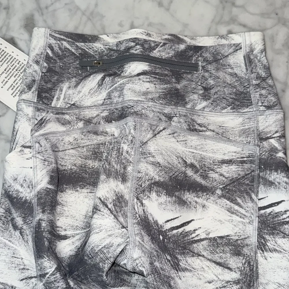 NWT LULULEMON ATHLETICA PACE PERFECT CROP 4